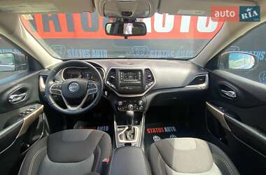 Внедорожник / Кроссовер Jeep Cherokee 2016 в 