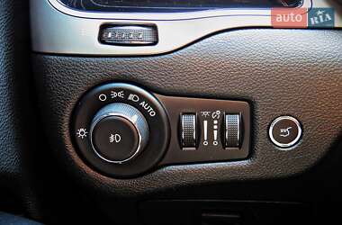 Позашляховик / Кросовер Jeep Cherokee 2019 в 