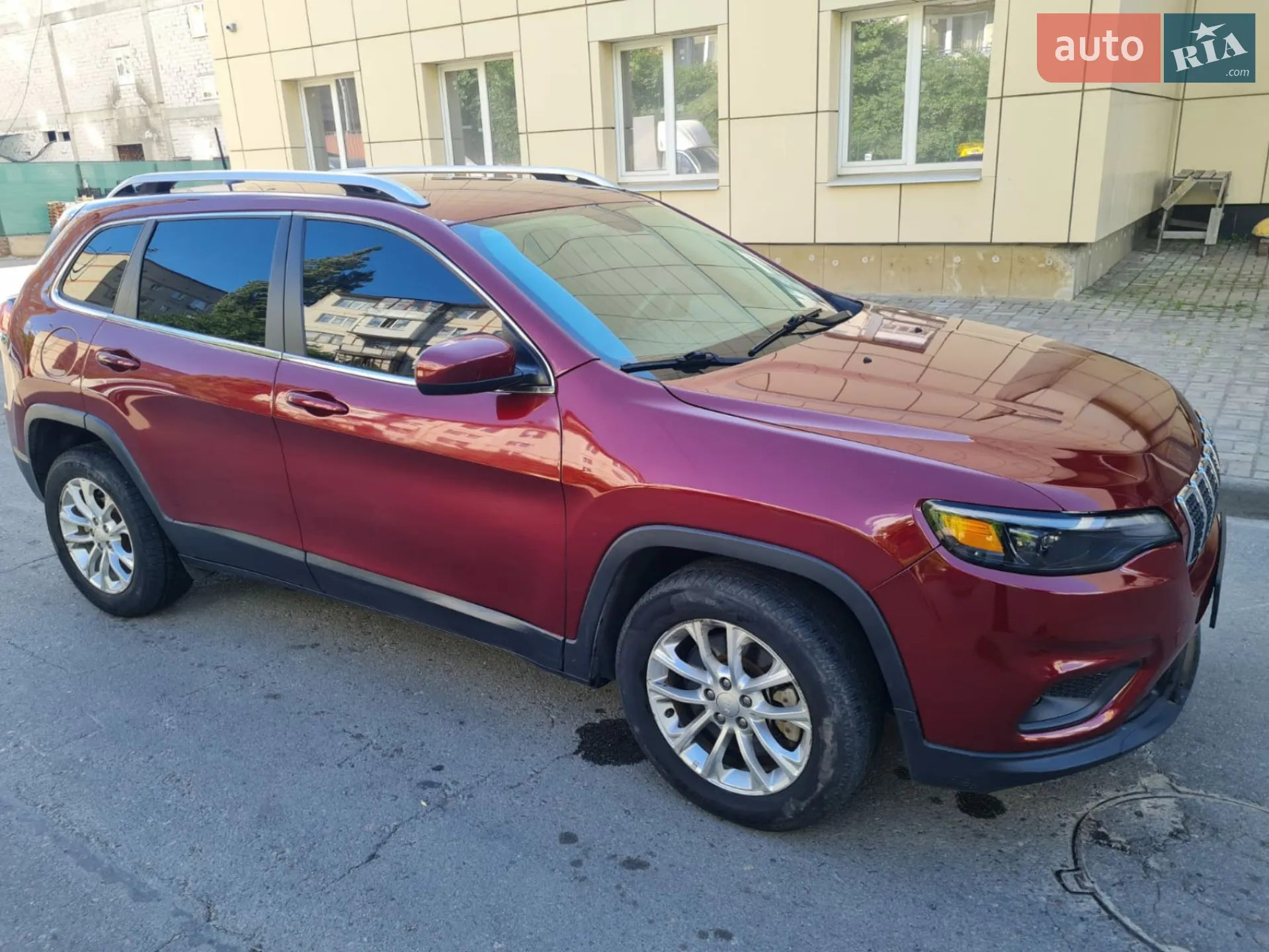 Jeep Cherokee 2018 VIN 1C4PJLCB2KD175873 фото оголошення 3 з 9
