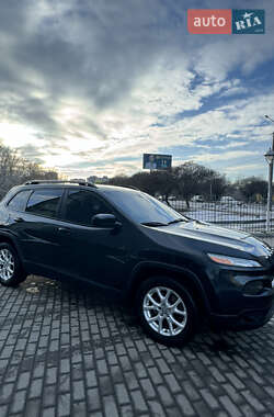 Внедорожник / Кроссовер Jeep Cherokee 2015 в 