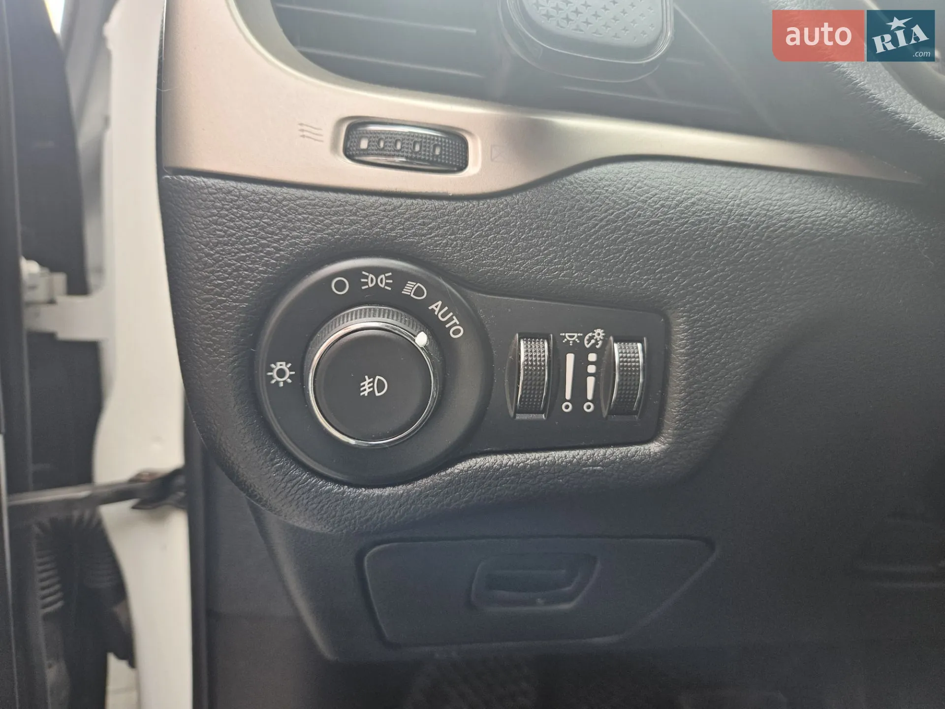 2014 Jeep Cherokee - мініатюра 23