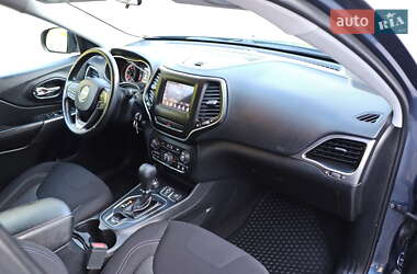 Внедорожник / Кроссовер Jeep Cherokee 2019 в 