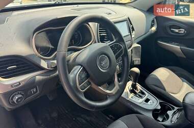 Внедорожник / Кроссовер Jeep Cherokee 2017 в 