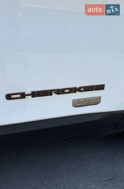 Позашляховик / Кросовер Jeep Cherokee 2016 в 