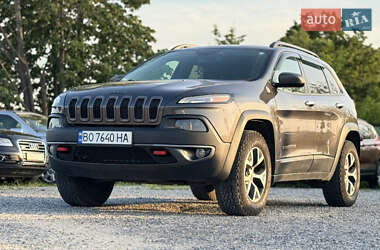 Внедорожник / Кроссовер Jeep Cherokee 2015 в 