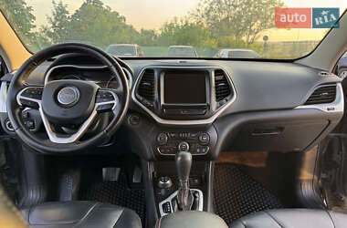 Внедорожник / Кроссовер Jeep Cherokee 2015 в 
