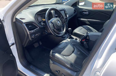 Внедорожник / Кроссовер Jeep Cherokee 2020 в 