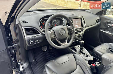 Внедорожник / Кроссовер Jeep Cherokee 2022 в 