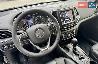 Внедорожник / Кроссовер Jeep Cherokee 2022 в 