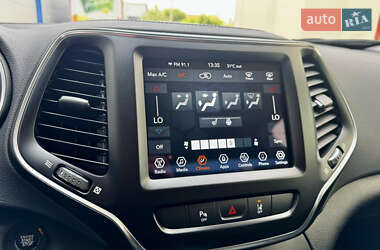 Внедорожник / Кроссовер Jeep Cherokee 2022 в 
