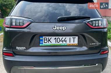 Позашляховик / Кросовер Jeep Cherokee 2019 в 