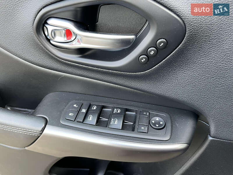 Позашляховик / Кросовер Jeep Cherokee 2019 в Рівному