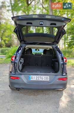 Внедорожник / Кроссовер Jeep Cherokee 2015 в 