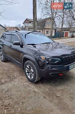 Позашляховик / Кросовер Jeep Cherokee 2019 в 
