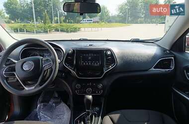 Позашляховик / Кросовер Jeep Cherokee 2019 в 