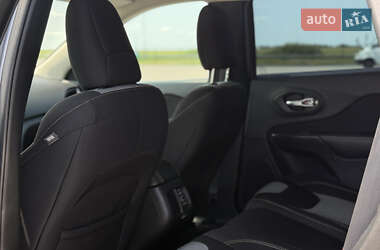 Внедорожник / Кроссовер Jeep Cherokee 2015 в 