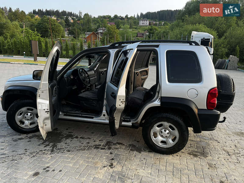 Позашляховик / Кросовер Jeep Cherokee 2004 в Путилі