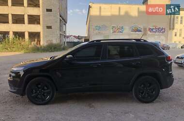 Внедорожник / Кроссовер Jeep Cherokee 2016 в 