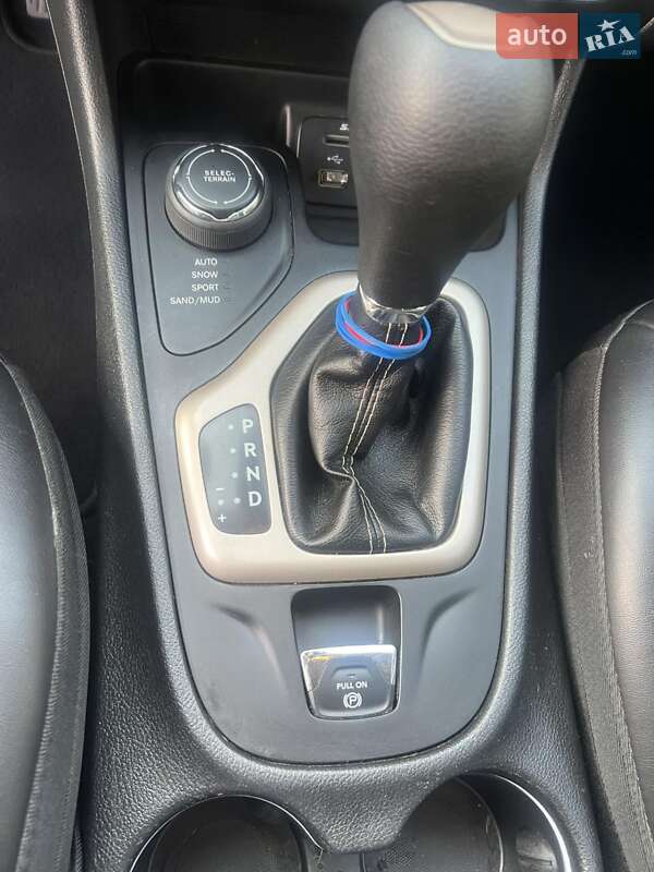 Внедорожник / Кроссовер Jeep Cherokee 2017 в Барышевке