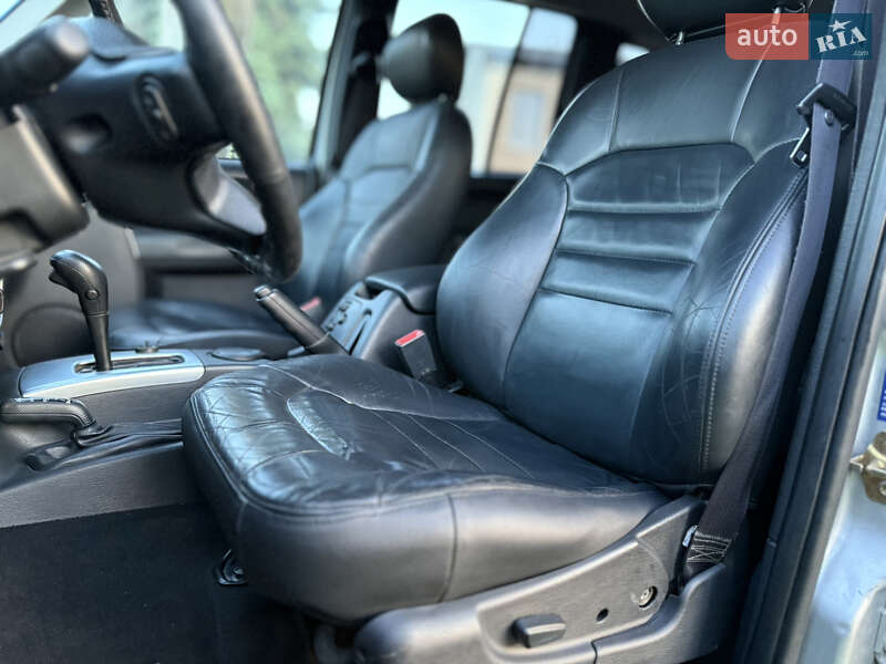 Внедорожник / Кроссовер Jeep Cherokee 2004 в Житомире