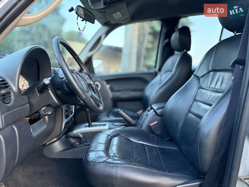 Внедорожник / Кроссовер Jeep Cherokee 2004 в Житомире