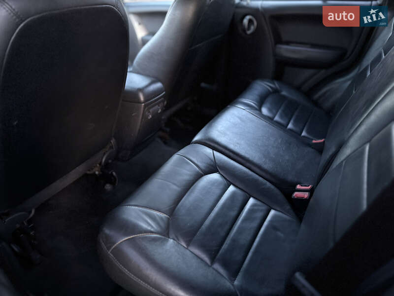 Внедорожник / Кроссовер Jeep Cherokee 2004 в Житомире