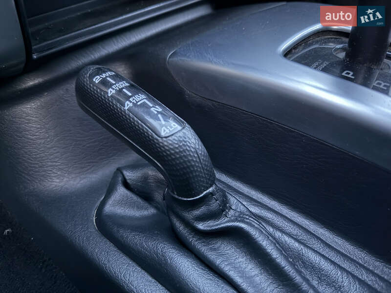 Внедорожник / Кроссовер Jeep Cherokee 2004 в Житомире