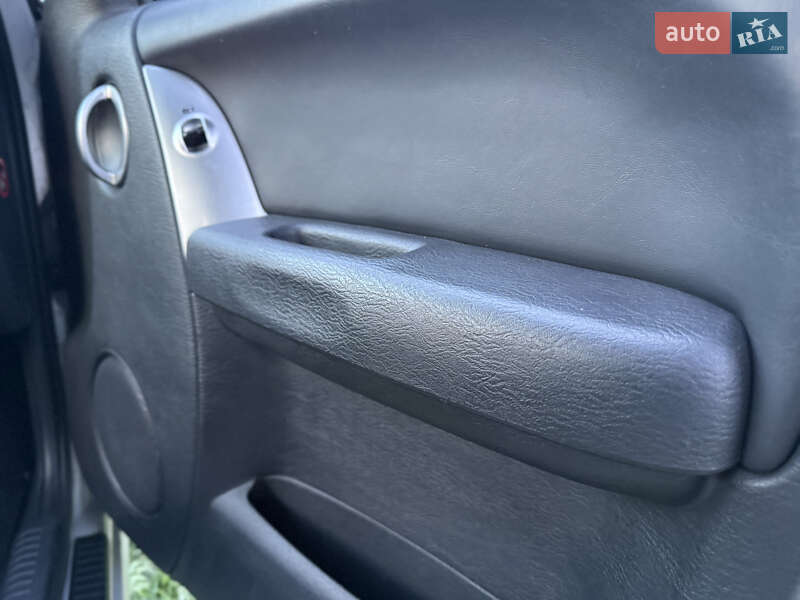 Внедорожник / Кроссовер Jeep Cherokee 2004 в Житомире