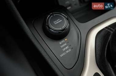 Внедорожник / Кроссовер Jeep Cherokee 2015 в 