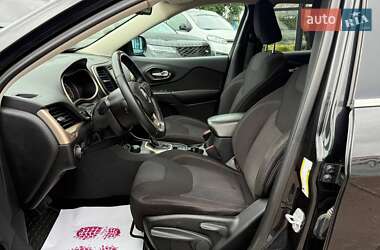 Внедорожник / Кроссовер Jeep Cherokee 2015 в 