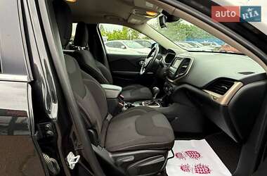 Внедорожник / Кроссовер Jeep Cherokee 2015 в 
