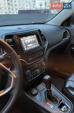 Внедорожник / Кроссовер Jeep Cherokee 2018 в 