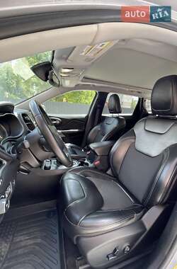 Внедорожник / Кроссовер Jeep Cherokee 2018 в 