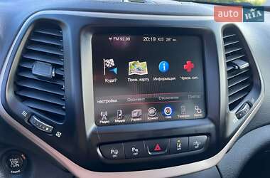 Внедорожник / Кроссовер Jeep Cherokee 2015 в 