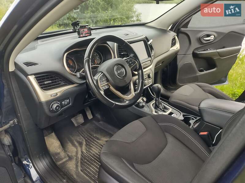 Внедорожник / Кроссовер Jeep Cherokee 2015 в Прилуках