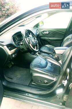 Внедорожник / Кроссовер Jeep Cherokee 2013 в 