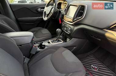 Внедорожник / Кроссовер Jeep Cherokee 2016 в 