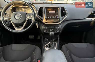 Внедорожник / Кроссовер Jeep Cherokee 2016 в 