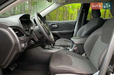 Внедорожник / Кроссовер Jeep Cherokee 2018 в 