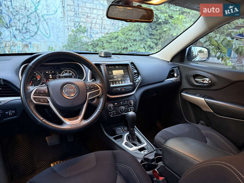 Внедорожник / Кроссовер Jeep Cherokee 2017 в Херсоне