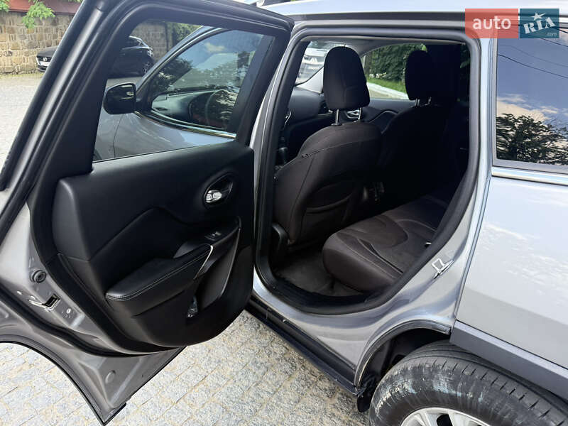 Внедорожник / Кроссовер Jeep Cherokee 2018 в Черновцах