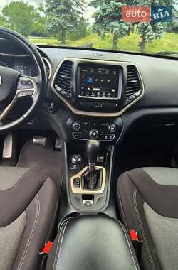 Внедорожник / Кроссовер Jeep Cherokee 2014 в 