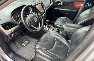Внедорожник / Кроссовер Jeep Cherokee 2015 в 
