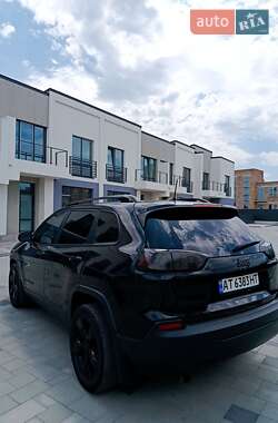 Внедорожник / Кроссовер Jeep Cherokee 2019 в 