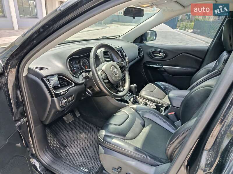 Внедорожник / Кроссовер Jeep Cherokee 2019 в Ивано-Франковске