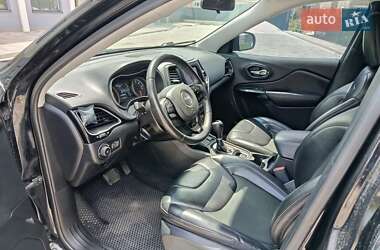 Внедорожник / Кроссовер Jeep Cherokee 2019 в 