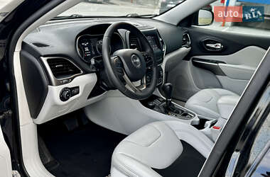 Позашляховик / Кросовер Jeep Cherokee 2020 в 