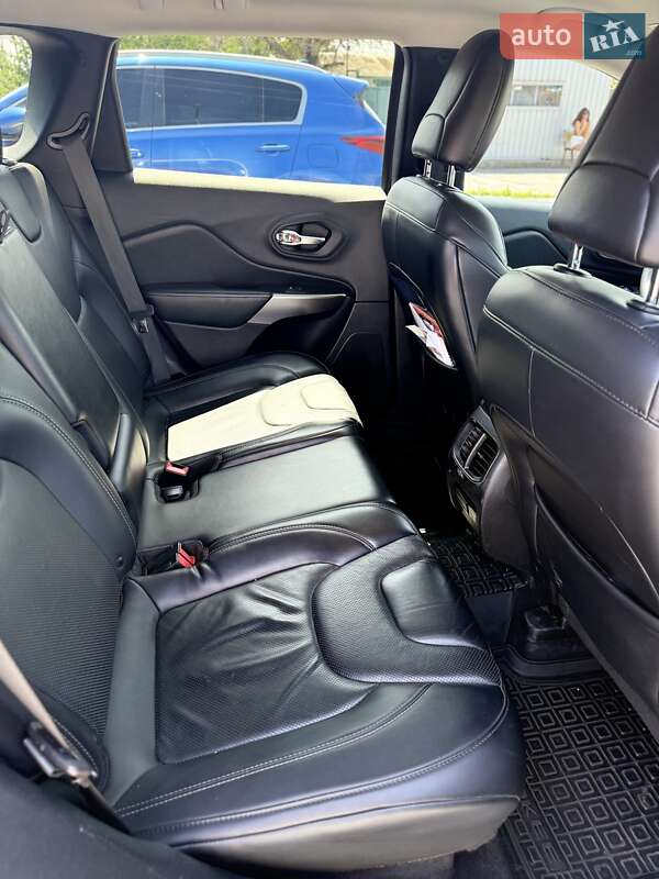 Внедорожник / Кроссовер Jeep Cherokee 2019 в Харькове
