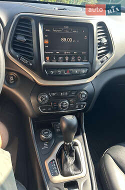 Внедорожник / Кроссовер Jeep Cherokee 2016 в 