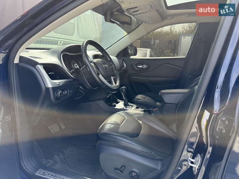 Позашляховик / Кросовер Jeep Cherokee 2015 в Львові
